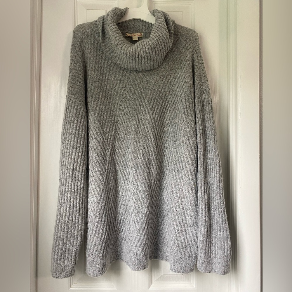 Women’s gray turtleneck sweater, small​​​​